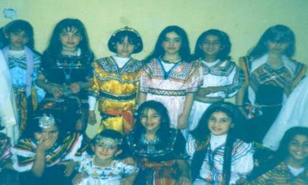 Chorale et groupe de danse Kabyles à lécole de Blida